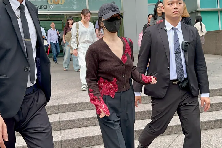 宋慧喬臉蛋和身材都維持得相當好。特勤中心攝