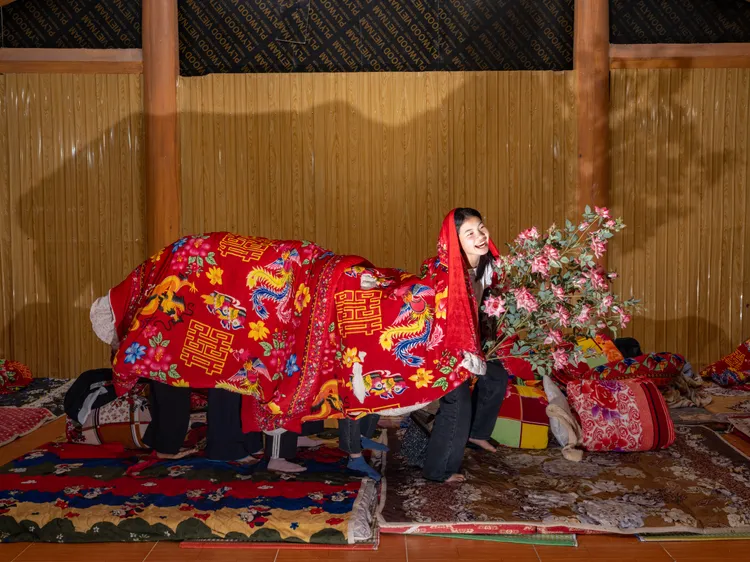 CRISTINA DE MIDDEL深入越南拍攝的作品。品牌提供