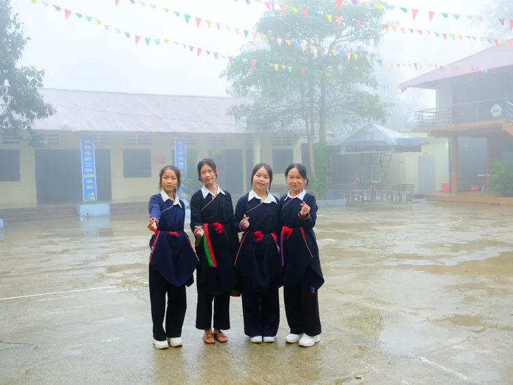 CRISTINA DE MIDDEL深入越南拍攝的作品。品牌提供