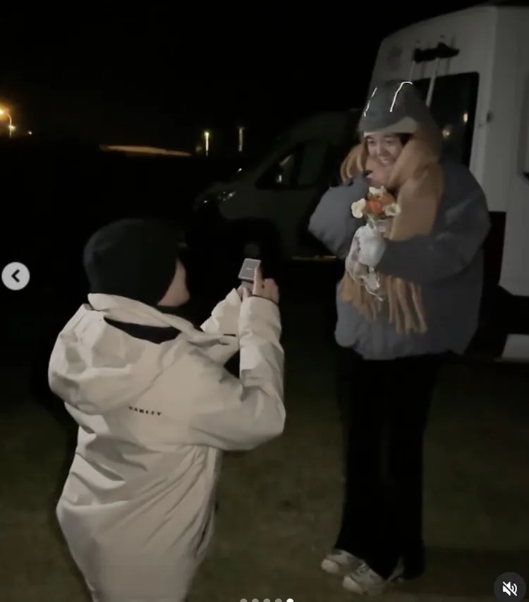 Shine見男友掏出戒指下跪求婚，感動落淚。翻攝Shine IG