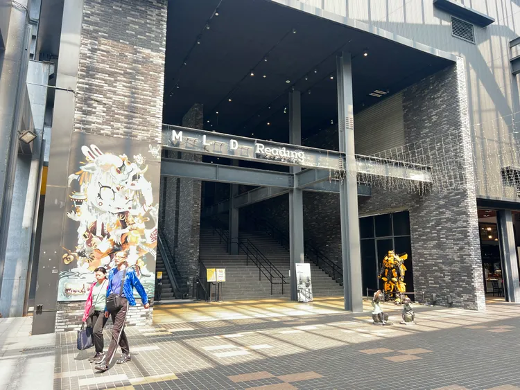 「MLD台鋁生活商場」目前改裝中，除已引入影城，未來還有「賓士KTV」進駐。資料照片