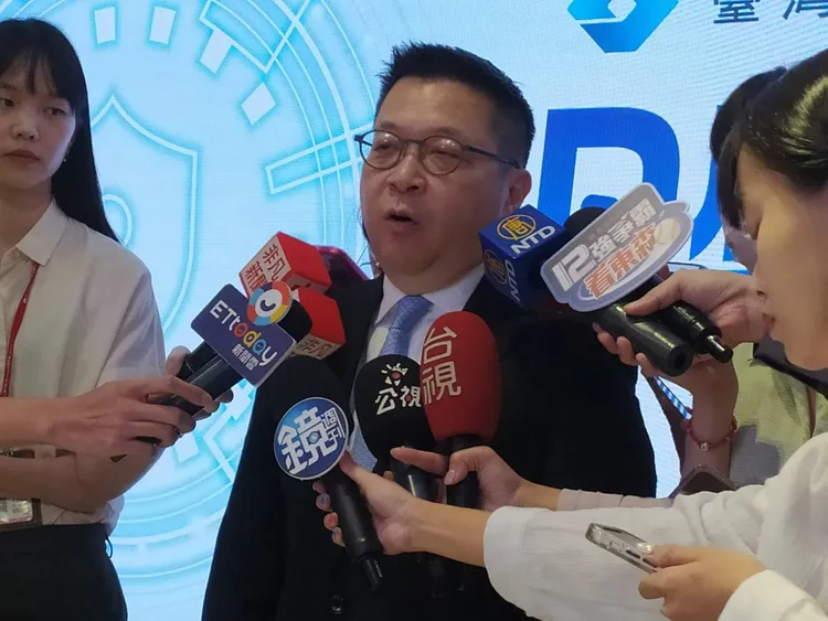 證交所今（24日）在101大樓舉辦反詐騙宣誓典禮。證交所董事長林修銘會後受訪。許麗珍攝