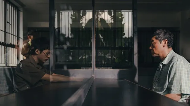 劉青雲面對殺害老婆及女兒的親生兒子，心裡十分痛苦。劇照