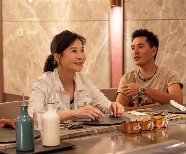 俞小凡（左）前陣子剛上實境秀，右為王傳一。翻攝王傳一臉書