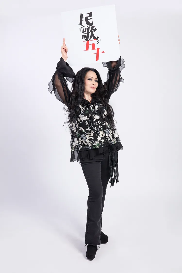 潘越雲參與民歌五十演唱會演出。中華音樂人交流協會提供