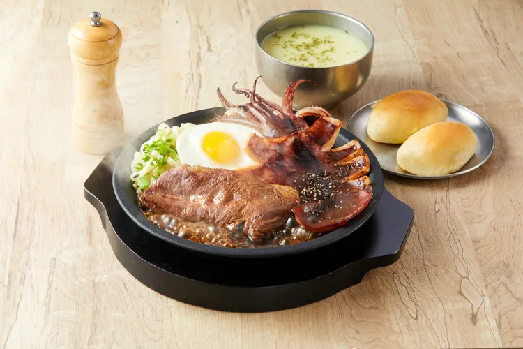 「排排沾Rock Beef」每款醬料都經過反覆試驗和研發。業者提供