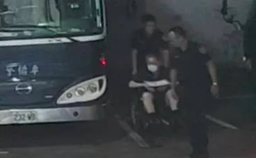 沈慶京具保停押尚未裁定 檢三度提訊!他疑掛尿袋坐輪椅坐輪椅應訊