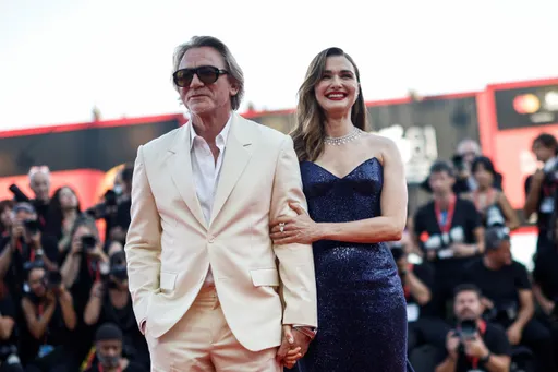 威尼斯影展|前「007」緊牽嬌妻新作談男男戀 被問同志版龐德這樣反應