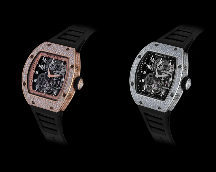 Richard Mille RM 17-01陀飛輪腕錶，40.1*48.15*13.08mm，5級鈦金屬/316L不鏽鋼錶殼，藍寶石水晶錶盤，黑色橡膠錶帶、精鋼錶帶或橘色尼龍編織錶帶，手動上鍊超薄陀飛輪機芯，動力儲存70小時，防水深度50米。品牌提供