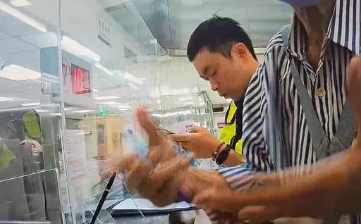 8旬老翁墜情網險遭詐 「香港」正妹讓他代墊40萬包裹費