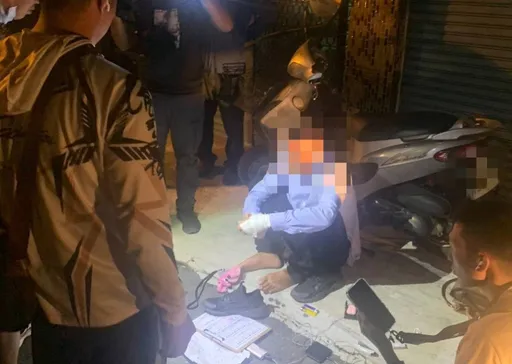 詐團騙570萬!東港警東琉碼頭追緝逮人 嫌犯駕車逃逸險落海