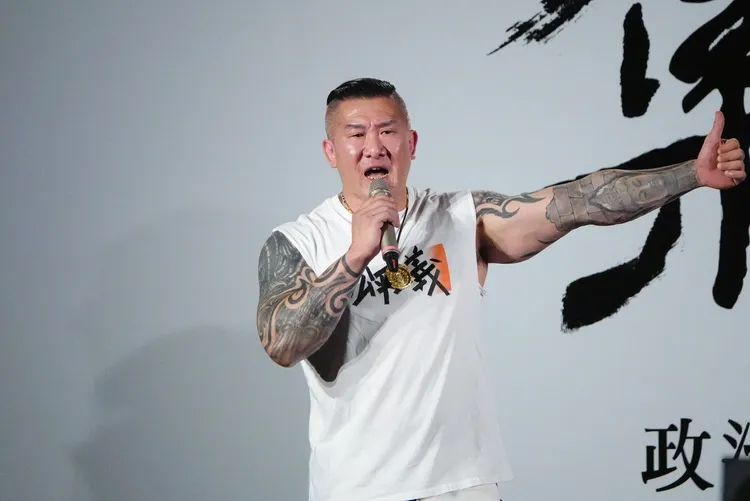 「館長」陳之漢現身濟南路現場。莊宗達攝