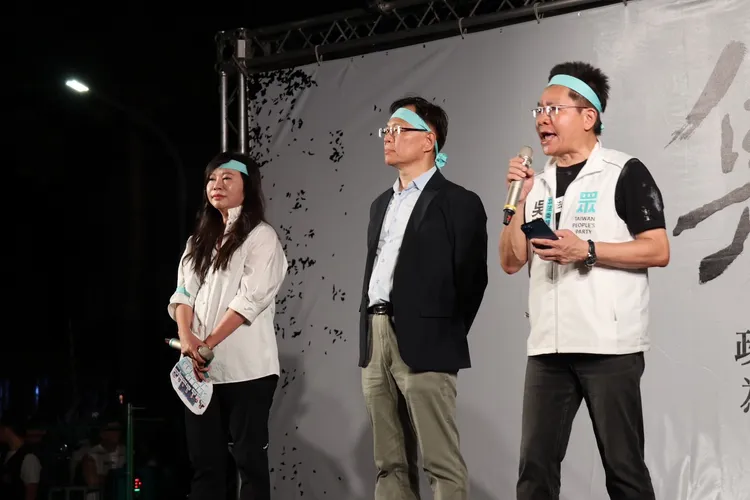 民眾黨立委林億君（左起）、張啟楷、吳春城。莊宗達攝