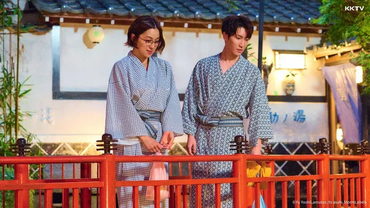 渡邊翔太（右）、中村杏劇中上演契約戀愛。KKTV提供