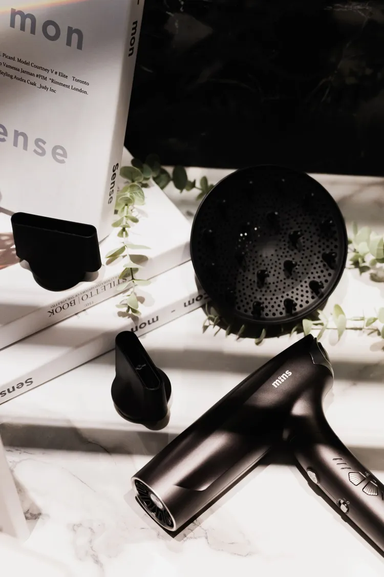  AYO 正負離子吹風機。業者提供