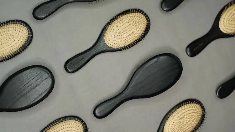 Mins London 推出全新商品「舒壓氣墊梳」，建議售價新台幣 390 元。業者提供