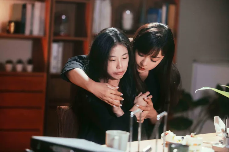 丁噹在MV中，飾演心理諮商師。相信音樂提供