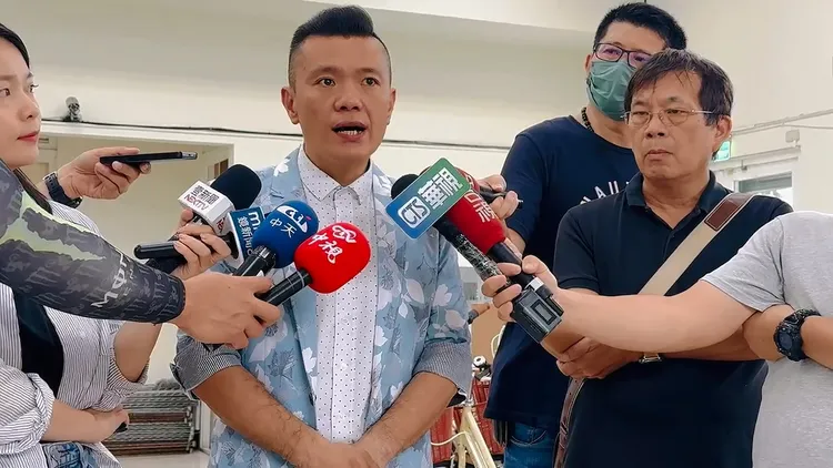 民眾黨台中市黨部主委江和樹呼籲小草響應北上聲援柯文哲。民眾黨台中市黨部提供
