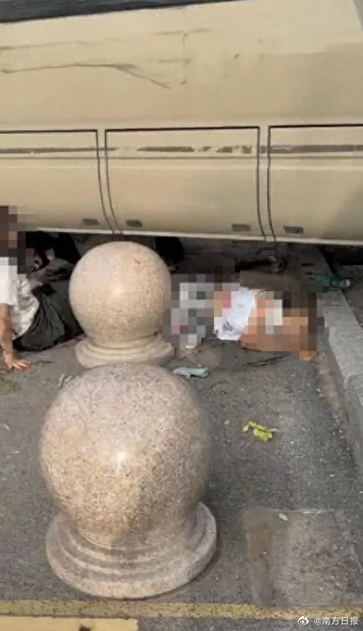 被校車撞的學生。翻攝自微博＠南方日報