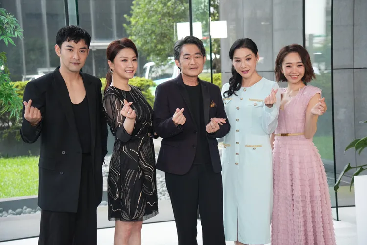 潘柏希（左起）、苗真、江國賓、陳柏渝、何依霈加入《願望》飆戲。彭欣偉攝影