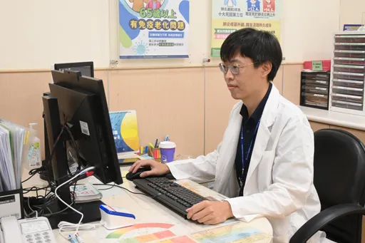 大嗑蛋黃酥後中年男腹痛嘔吐 一檢查竟是急性胰臟炎 小心高熱量讓這指數破表