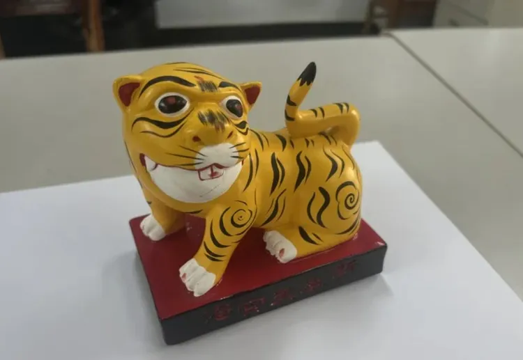 警方找到抱走神像的67歲老伯，把虎爺神像物歸原主。民眾提供