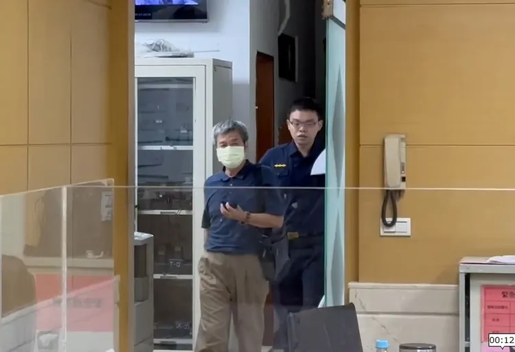 柯文哲總統大選的競總財務長李文宗因政治獻金假帳疑雲，從證人轉被告，訊後200萬交保。讀者提供