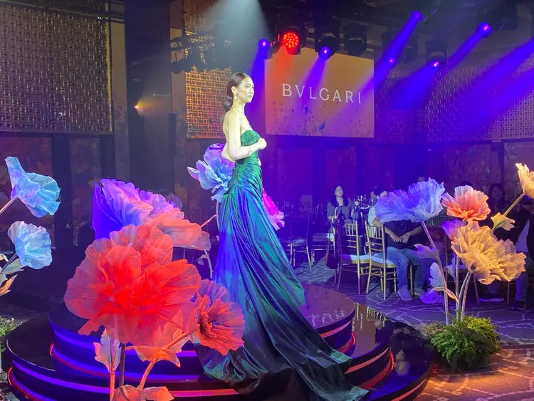 麗晶之夜現場利用270度光雕投影創造出沈浸式的大自然空間。莊偉祺攝