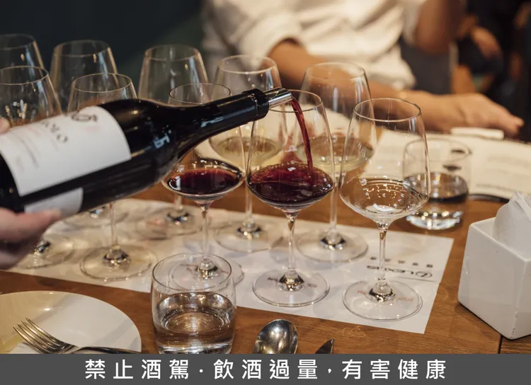 活動中最引人期盼的，即是品飲具有義大利葡萄酒之王稱號的「巴洛羅紅葡萄酒」。業者提供