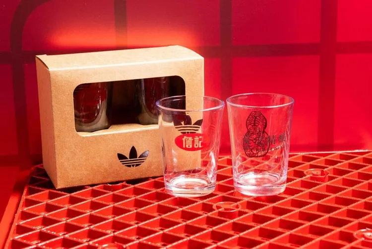 三方Logo啤酒對杯抽獎禮。品牌提供