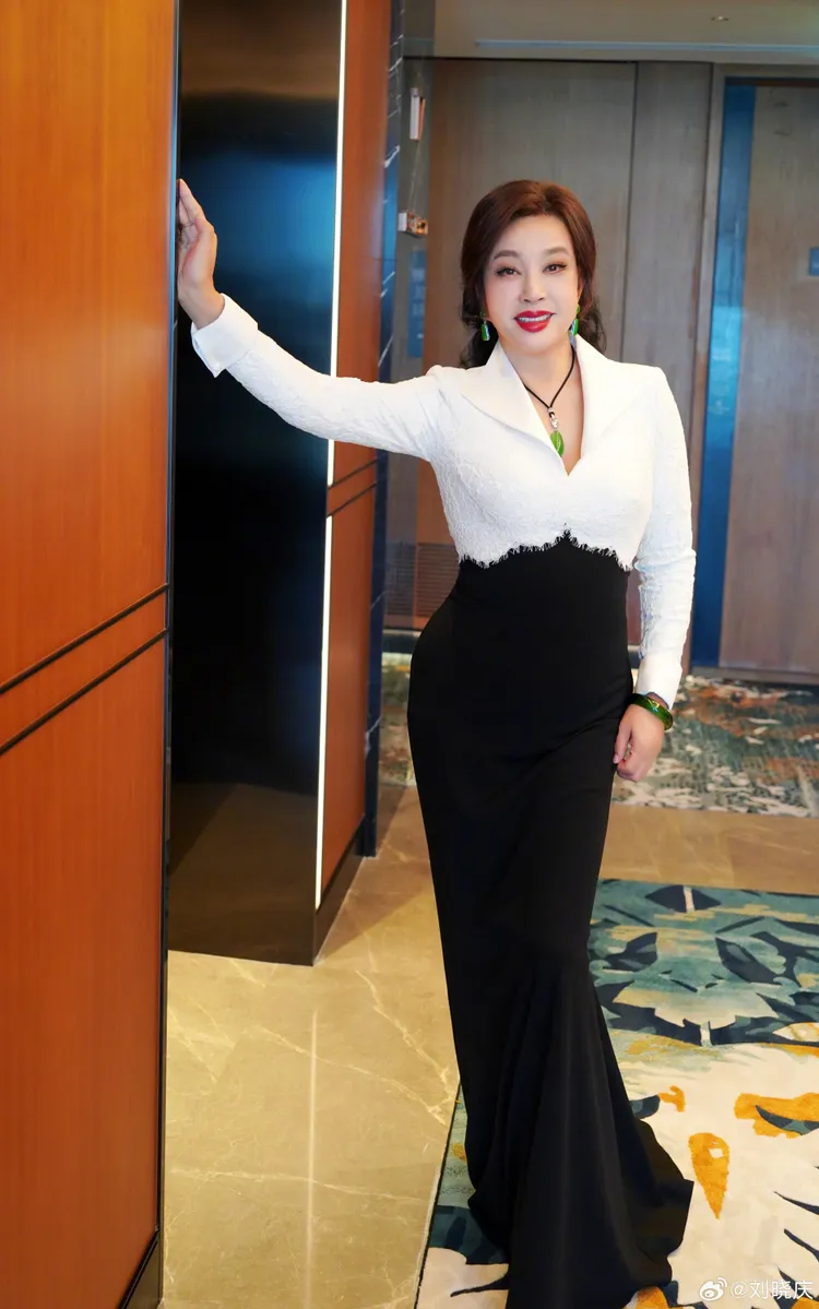 劉曉慶也是「繁花姊姊團」一員。翻攝劉曉慶微博