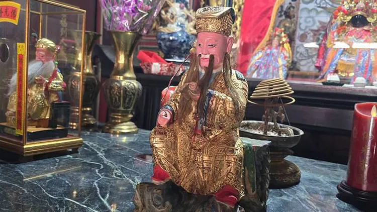 鬼谷子被竊賊送回時，外觀遭到改造，面部除塗上粉漆未完工，也還沒畫上眉毛，就連鞋子也被重塗紅漆。中央社