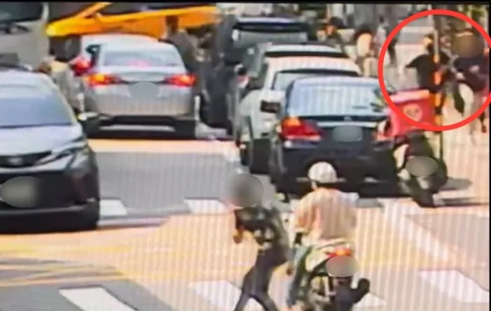 雙方陣營在街上起衝突並展開追逐，過程中有人遭到刺傷。翻攝畫面