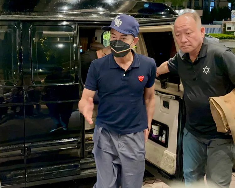 郭富城下飛機後，抵達台北喜來登大飯店。特勤中心攝