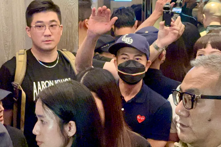 郭富城進飯店電梯上樓休息。特勤中心攝