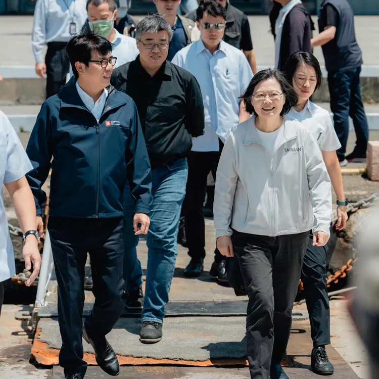 蔡英文今早到高雄，搭搭「文化遊艇」遊港。取自蔡英文臉書