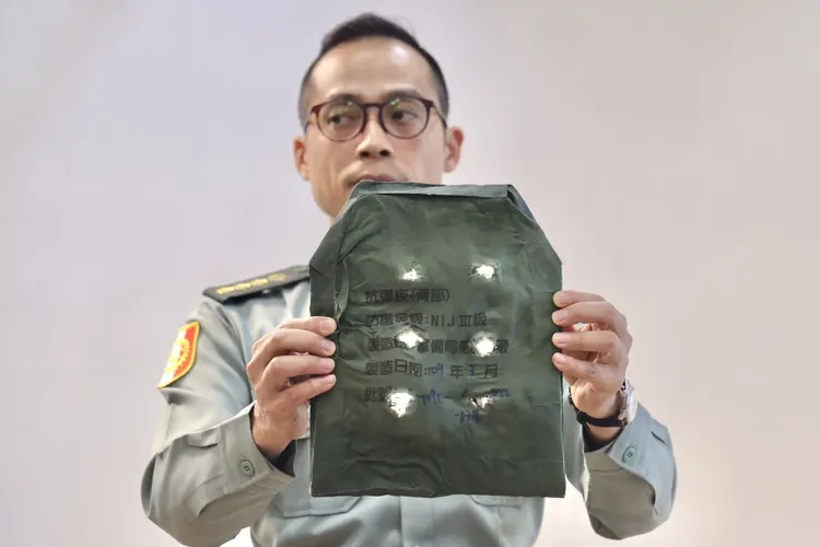國軍實測抗彈板性能，非美援台裝備。資料照