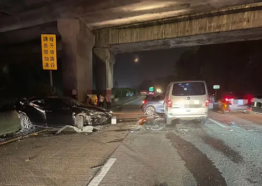 疑未保持安全車距 國3南下大溪路段4車追撞釀1傷
