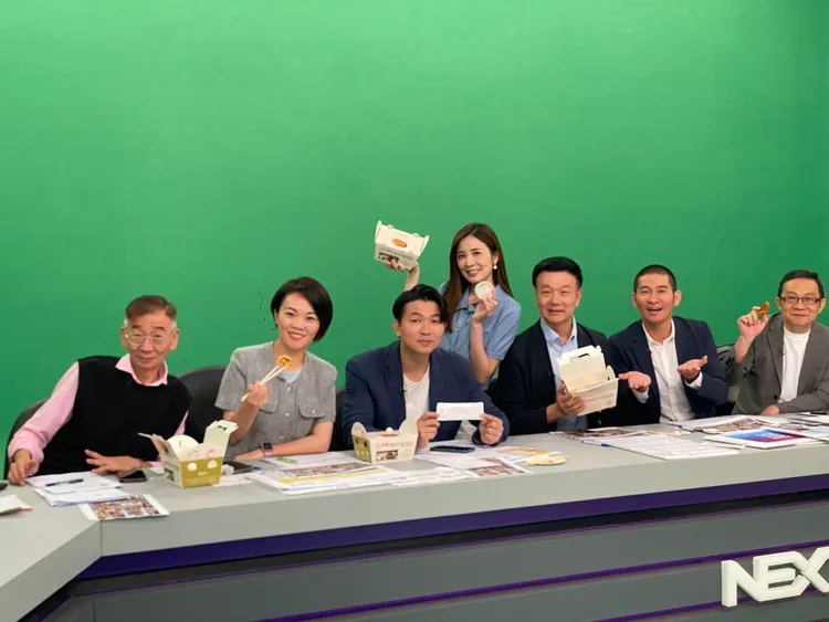 政論節目因應時事準備美食，曾有粉絲送炸雞給大家享用。壹電視提供