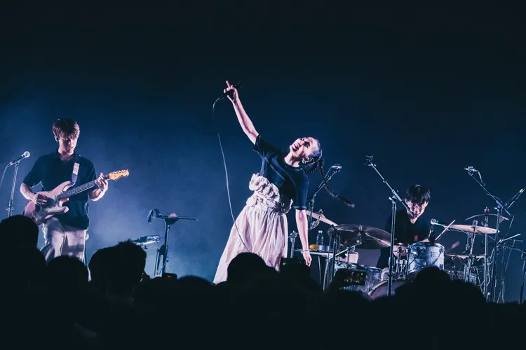 洪佩瑜籌備新專輯，短暫放風開唱。何樂音樂提供