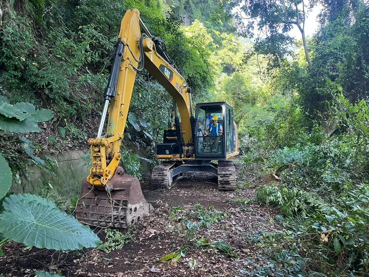 怪手正進行開挖搶通。桃市府提供