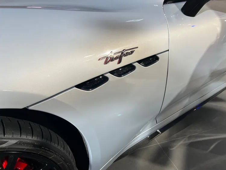 GranCabrio Trofeo標榜以低重心、均衡配重設計，帶來更貼近賽道體驗的性能表現。周奕豪攝