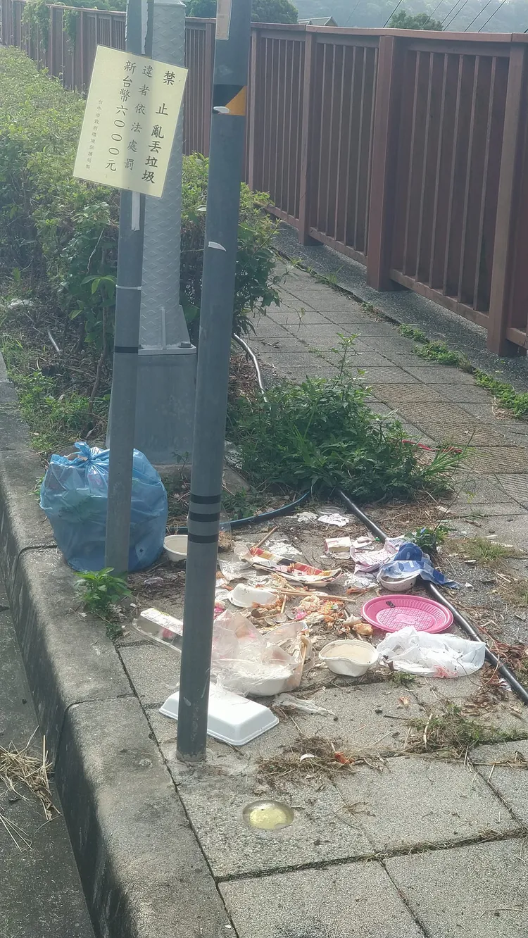 「日本人的歐吉桑」發起邊騎車邊撿垃圾的活動。日本人的歐吉桑授權使用