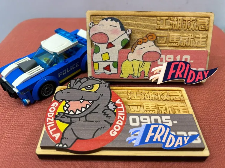 2人開設「鳥玩藝創意行銷」設計坊，客製化文創作品，頗受消費者青睞。取自臉書