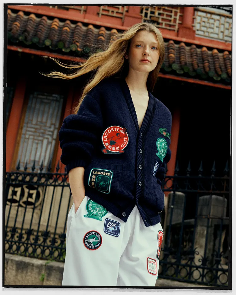 聯名服飾上可以看到獨家設計的中式徽標和印花。品牌提供