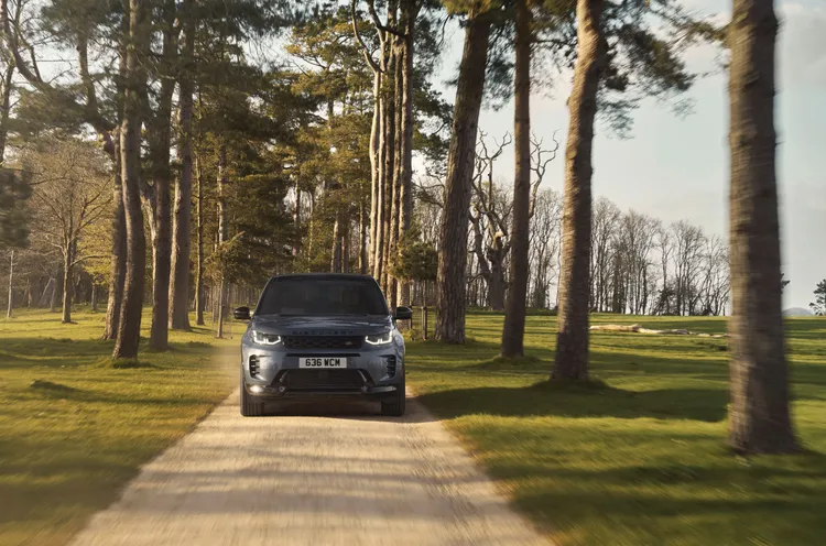 Discovery Sport 35th Edition紀念以P250 Dynamic SE車型為基礎，升級多項豐富標配。原廠照片