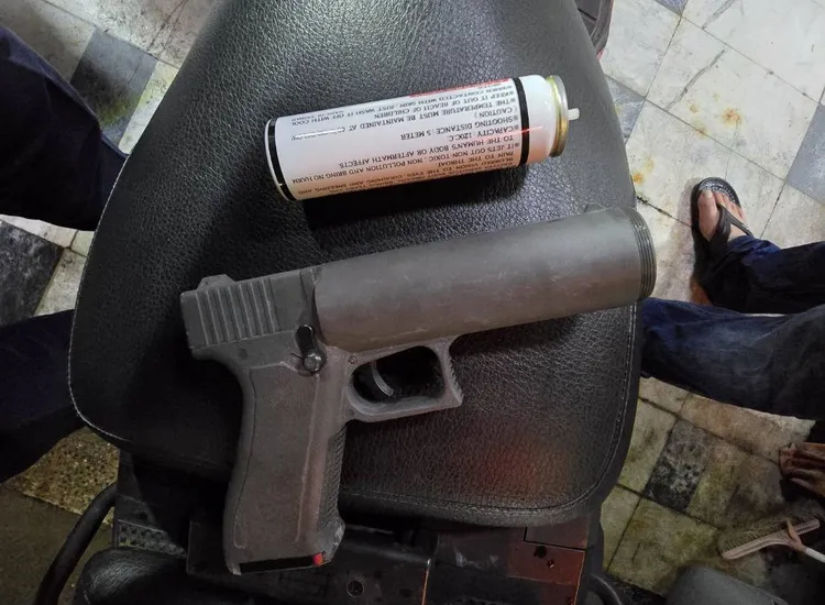 蔡男表示自己帶的防身物品，是網路上都買得到的「防狼噴霧槍」。民眾提供