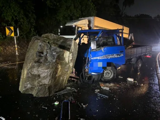 山陀兒颱風侵襲台9線392.5K巨大落石掉落　砸小貨車1人受傷