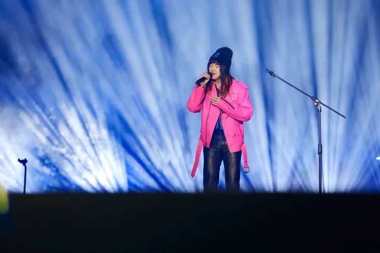 持修認為自己只是一個喜歡音樂喜歡表演的人，因此只想有一個快樂療癒的版面，所以要封鎖吵架的酸民。市府提供