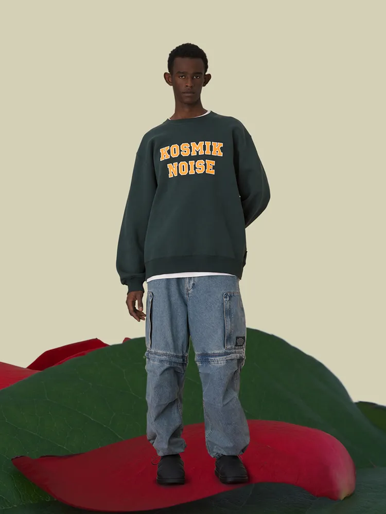 上回大受歡迎的2 WAY設計也沿用到牛仔工裝褲。品牌提供